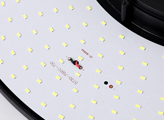 Détails de la lampe de jardin solaire ronde